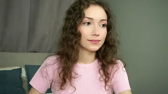 ZeniaBolich online show from 26, 9, 2025