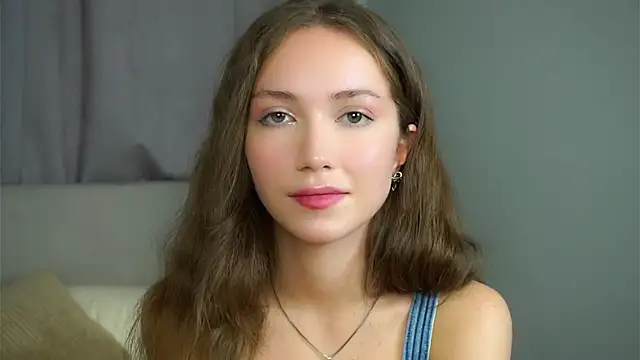 ZeniaBolich online show from 13, 9, 2025