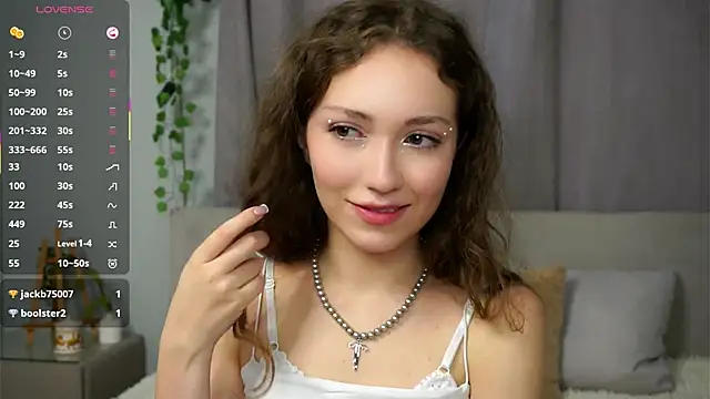 ZeniaBolich online show from 8, 10, 2025