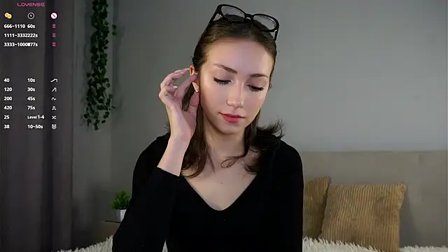 ZeniaBolich online show from 24, 11, 2025