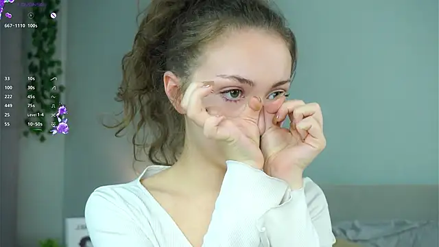 ZeniaBolich online show from 5, 11, 2025