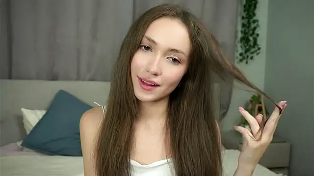 ZeniaBolich online show from 23, 9, 2025