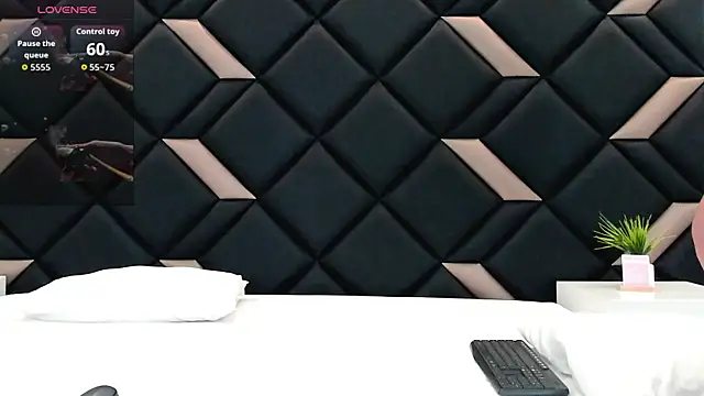 GeraldineSandoval online show from 7, 2, 2026