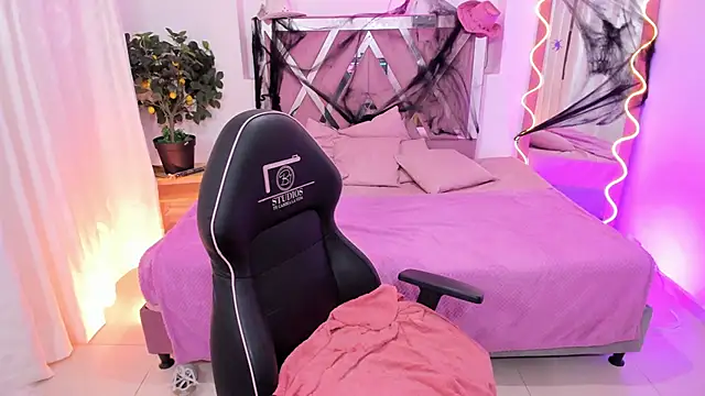 Kenndal tay online show from 28, 10, 2025