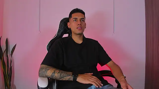 Nickyblazze  online show from 30, 9, 2025