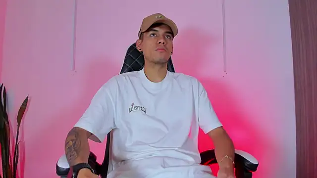 Nickyblazze  online show from 11, 10, 2025