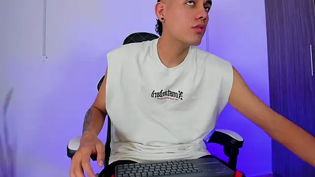 Nickyblazze  online show from 16, 9, 2025