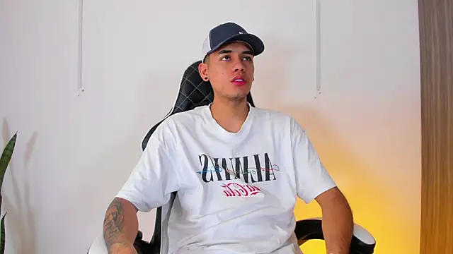 Nickyblazze  online show from 15, 9, 2025