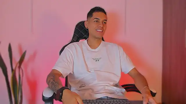 Nickyblazze  online show from 17, 10, 2025