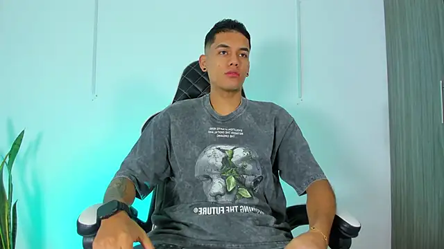 Nickyblazze  online show from 15, 10, 2025