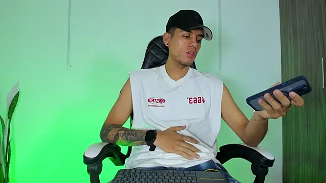 Nickyblazze  online show from 12, 10, 2025