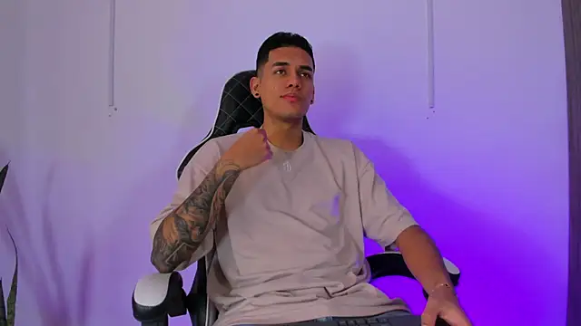 Nickyblazze  online show from 19, 9, 2025