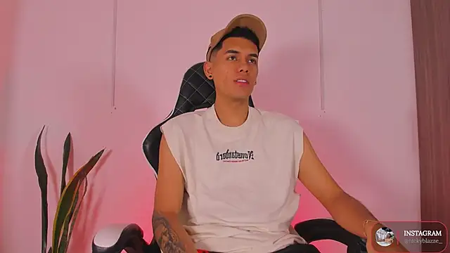 Nickyblazze  online show from 25, 10, 2025