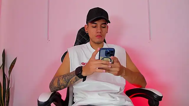 Nickyblazze  online show from 26, 9, 2025