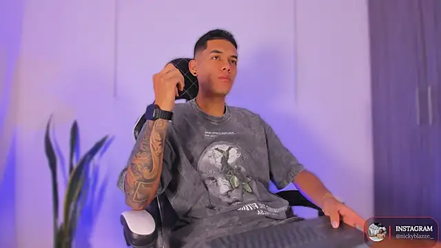 Nickyblazze  online show from 24, 10, 2025