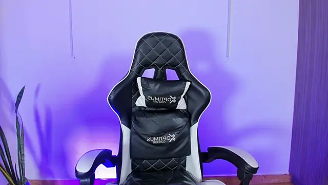 Nickyblazze  online show from 13, 10, 2025