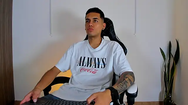 Nickyblazze  online show from 1, 10, 2025