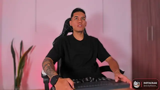 Nickyblazze  online show from 27, 10, 2025