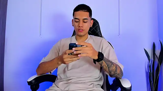 Nickyblazze  online show from 2, 10, 2025