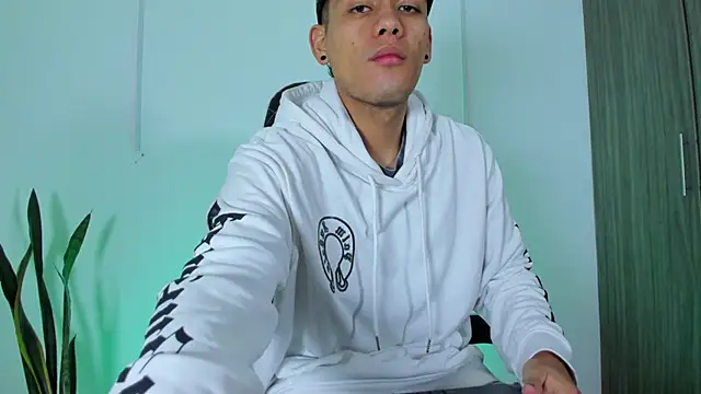 Nickyblazze  online show from 6, 10, 2025