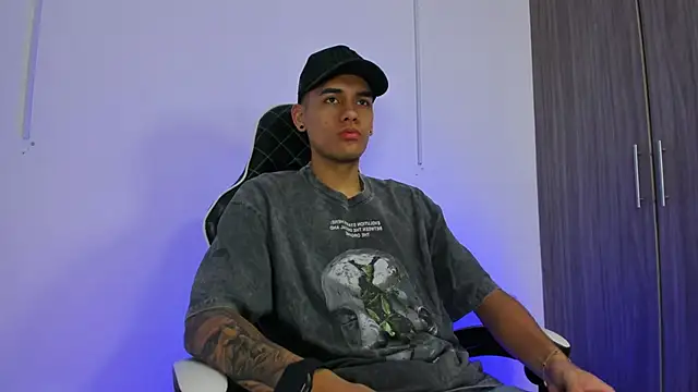 Nickyblazze  online show from 20, 9, 2025