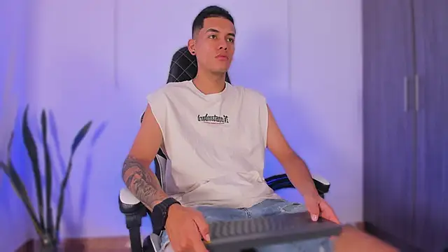 Nickyblazze  online show from 3, 11, 2025