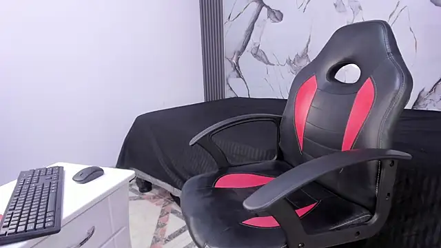 Snapshot of Hillarytonsonx chatting on 13, 9, 2025 Hillarytonsonx online show from 13, 9, 2025