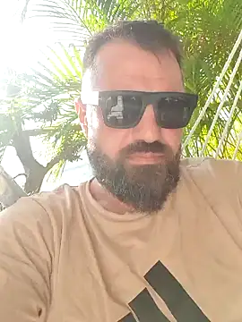 Snapshot of KstnSrg19 chatting on 17, 10, 2025 KstnSrg19 online show from 17, 10, 2025