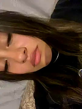 Snapshot of leil_6680 chatting on 16, 11, 2025 leil 6680 online show from 16, 11, 2025