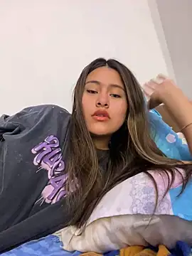 Snapshot of leil_6680 chatting on 17, 11, 2025 leil 6680 online show from 17, 11, 2025