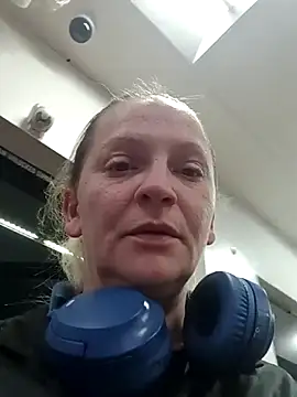Snapshot of Goldenndoll chatting on 27, 11, 2025 Goldenndoll online show from 27, 11, 2025