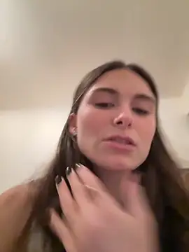 SophiiaStarr online show from 2, 12, 2025