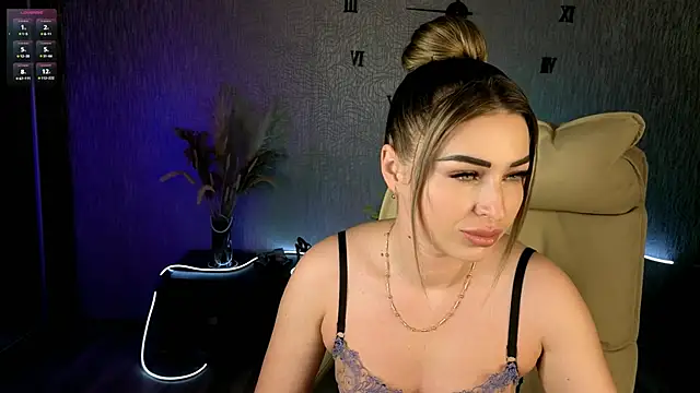 NikkiiStill online show from 23, 11, 2025