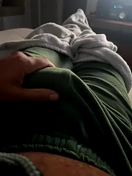 Snapshot of Hiuwee chatting on 12, 10, 2025 Hiuwee online show from 12, 10, 2025