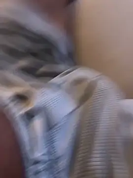 Snapshot of Hiuwee chatting on 17, 12, 2025 Hiuwee online show from 17, 12, 2025