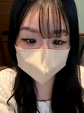 Snapshot of Ema-- chatting on 24, 10, 2025 Ema-- online show from 24, 10, 2025