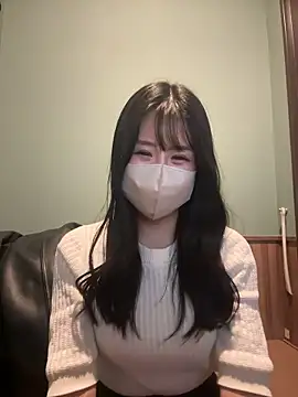 Snapshot of Ema-- chatting on 28, 9, 2025 Ema-- online show from 28, 9, 2025