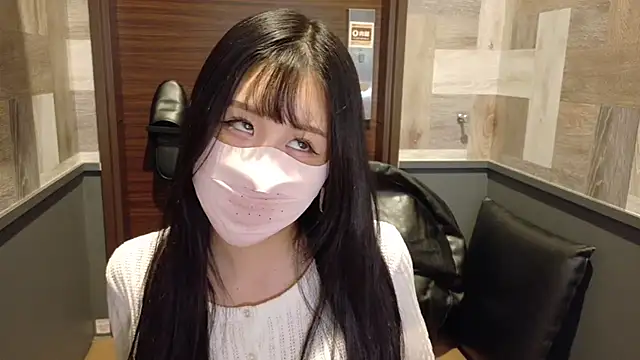 Snapshot of Ema-- chatting on 12, 11, 2025 Ema-- online show from 12, 11, 2025