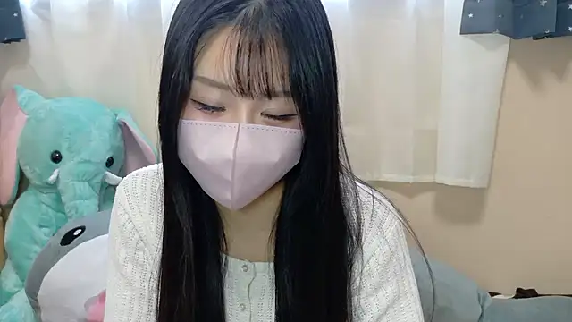 Snapshot of Ema-- chatting on 23, 11, 2025 Ema-- online show from 23, 11, 2025