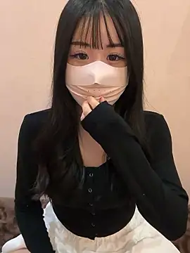 Snapshot of Ema-- chatting on 5, 11, 2025 Ema-- online show from 5, 11, 2025