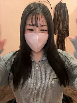 Snapshot of Ema-- chatting on 20, 11, 2025 Ema-- online show from 20, 11, 2025