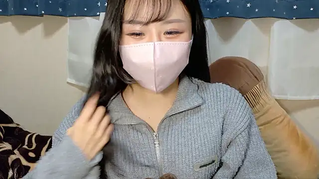 Snapshot of Ema-- chatting on 4, 12, 2025 Ema-- online show from 4, 12, 2025