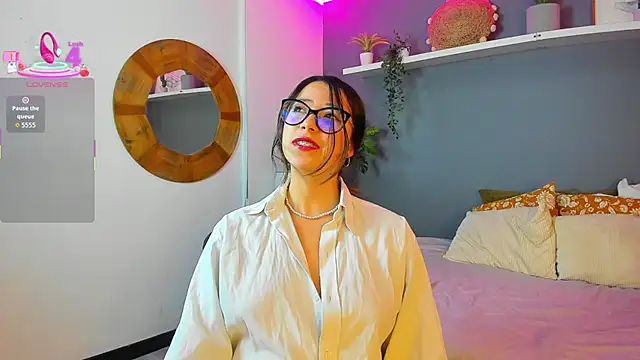 Zoe Xra online show from 10, 9, 2025
