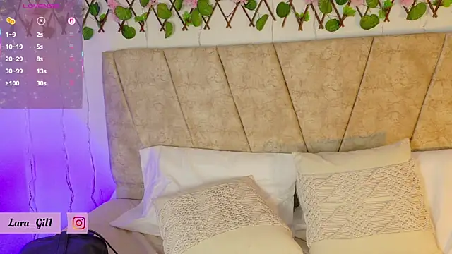 LaraGiil online show from 19, 9, 2025