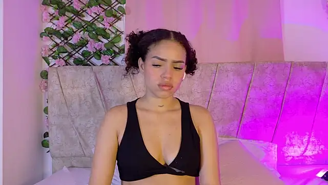 LaraGiil online show from 7, 11, 2025