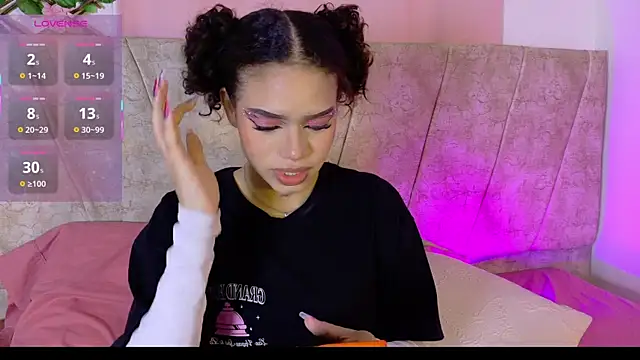 LaraGiil online show from 8, 11, 2025