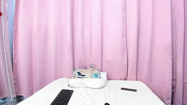 Snapshot of MarianRosse chatting on 19, 7, 2026 MarianRosse online show from 19, 7, 2026