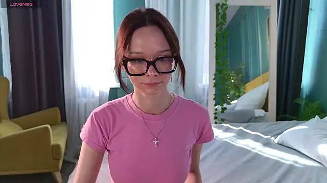 Snapshot of daily_glam chatting on 11, 9, 2025 daily glam online show from 11, 9, 2025