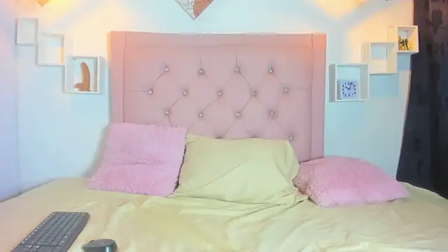 Mia Suarezzz online show from 1, 11, 2025