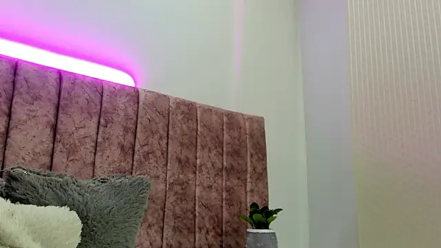 Ambeer fox  online show from 6, 3, 2026